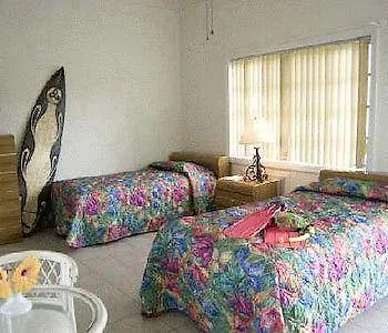 Surfers Manor Hotel Gregory Town