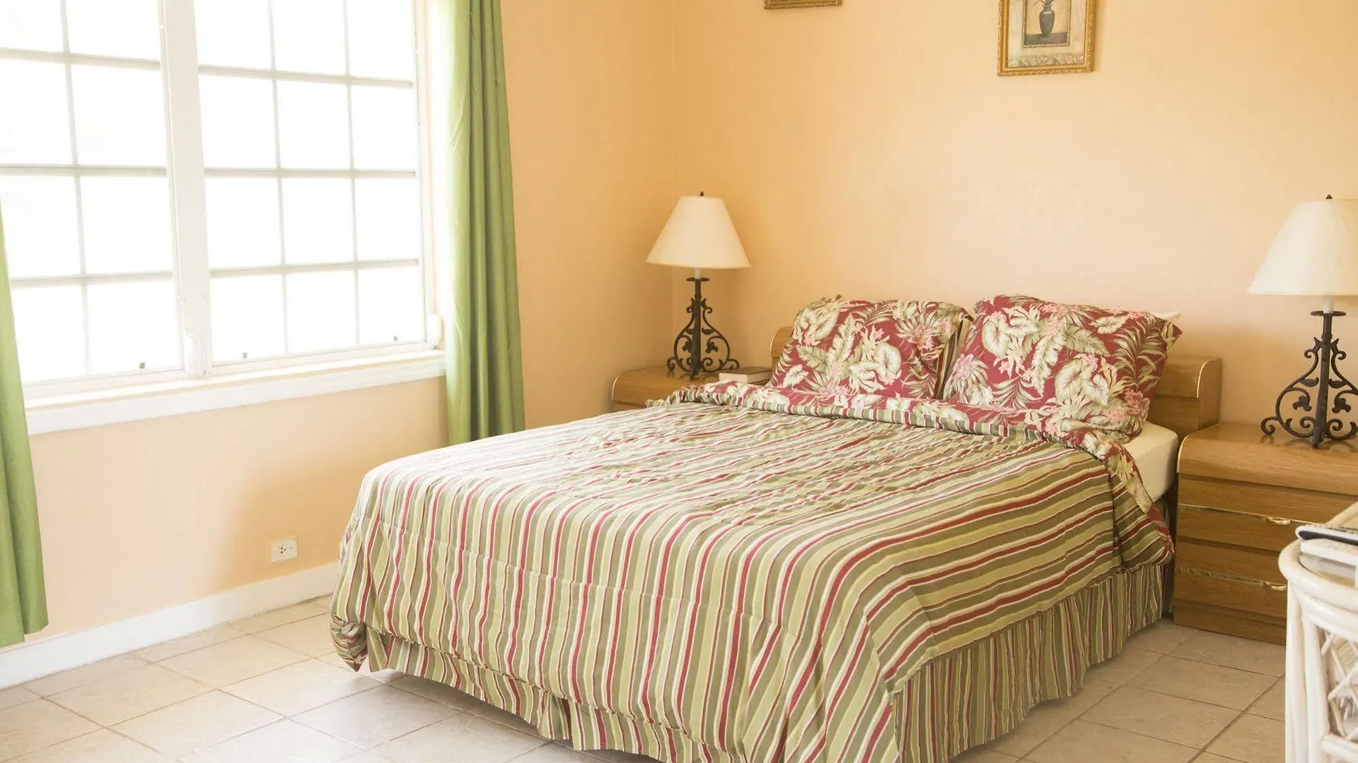 ****  Surfers Manor Hotel Gregory Town Bahamák